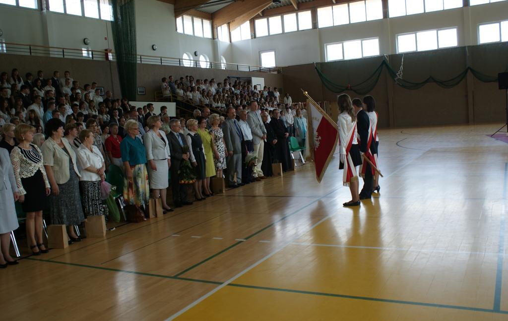 Całej uroczystości towarzyszył program artystyczny przygotowany przez p Aurelię Ćwiklińską-Malus oraz p Janusza Kułakowskiego Zdjęcia z tej uroczystości można obejrzeć w sali 113 Ci, którzy jeszcze