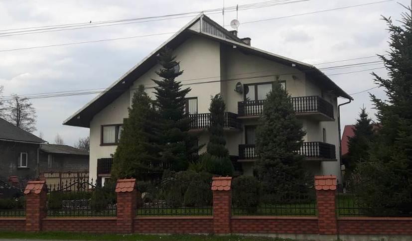 OPIS BUDYNKU MIESZKALNEGO USYTUOWANEGO NA DZIAŁCE NR 1062/1 PODSTAWOWE DANE: Ilość kondygnacji: Powierzchnia przyjęta do obliczeń: przyziemie, parter, I piętro 351,80m 2 (ustalono na podstawie