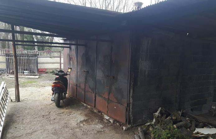 Stolarka okienna Wykończenie ścian Wykończenie podłóg Elewacja Instalacje Stolarka okienna zespolona PCV Powłoki malarskie, płytki ceramiczne, panele, część pomieszczeń pozostawiona bez wykończenia
