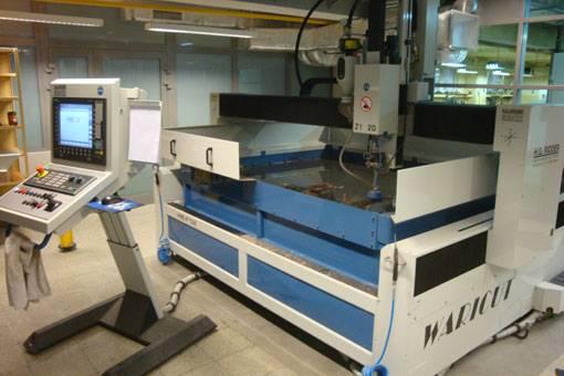 4. Metodyka badań własnych Badania procesu cięcia prowadzono na maszynie H. G. RIDDER Automatisierungs- GmbH model HWE-P 1520 