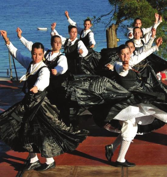 Choreograf Name: Maria Trinidad Leon Quintero GRUPO MUNICIPAL DE DANZAS DE FUENGIROLA HISZPANIA Dyrektor artystyczny: Guram Kurashvili Choreograf: Sergo Gegechkori Menedżer: Edem Arkania THE SONG AND