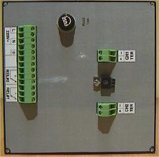PODŁĄCZENIE URZĄDZENIA Regulator zabudowany w innym urządzeniu należy zasilać z sieci elektrycznej 220V 50Hz z przewodem ochronnym (tylne zaciski L, N, PE 220V~).