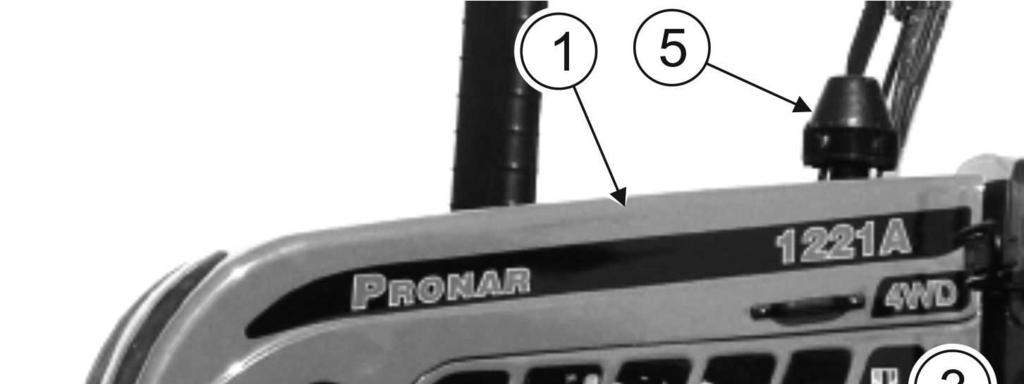 ROZDZIAŁ 4 PRONAR 1221A 4.17 OTWIERANIE MASKI SILNIKA RYSUNEK 4.