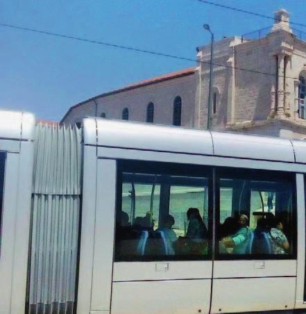 58 sy specjalne (na przykład więzienne) 5, zwykle modernizowane są zagraniczne konstrukcje. Z drugiej strony rozwijane są informatyczne systemy wspomagające transport publiczny, takie karta Rav Kav.