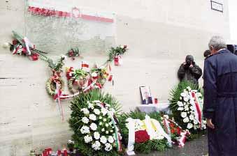 Rząd Republiki Węgierskiej na znak solidarności z Polską z powodu śmierci Prezydenta RP Lecha Kaczyńskiego, ogłosił dzień 17 kwietnia dniem żałoby narodowej.
