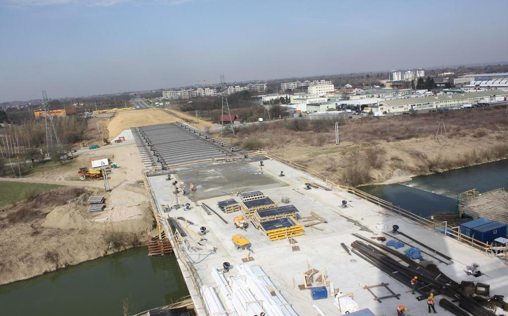 Budowa mostu rozpoczęta w lipcu 2014 roku trwała 14