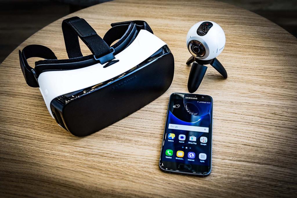 Mniejszy może więcej Strategia Koreańczyków na zaistnienie na rynku rzeczywistości wirtualnej jest genialna i nie można wykluczyć, że to Samsung Gear VR będzie największym zwycięzcą tegorocznej