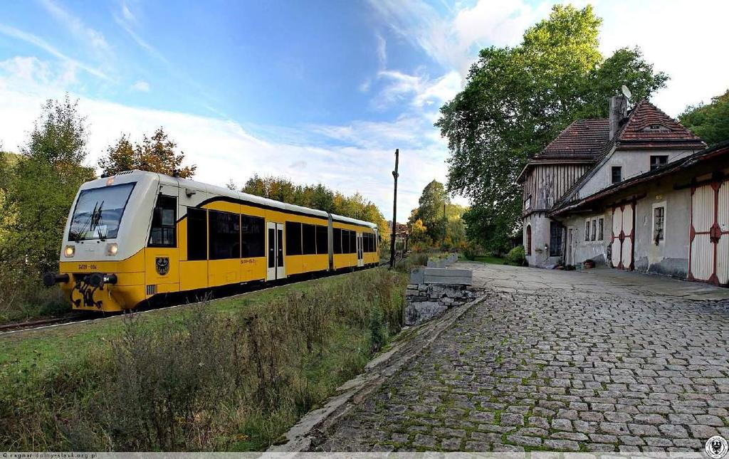 Szynobus Kolei Dolnośląskich na stacji