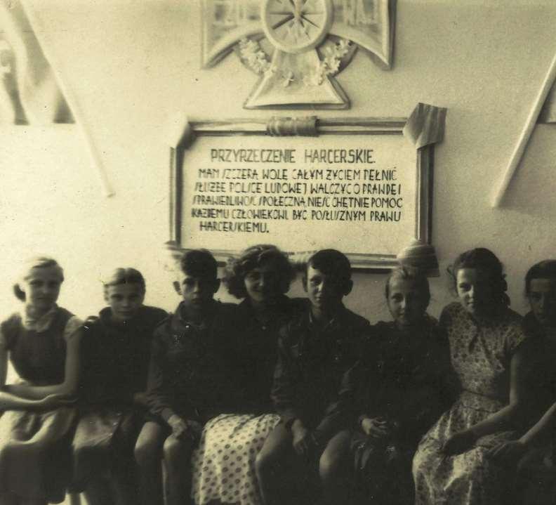 www.harcmistrz.pl To jedna z niewielu drużyn, która powstała w 1957 roku i przez kilkadziesiąt lat prowadziła swą działalność. To zasługa hm.