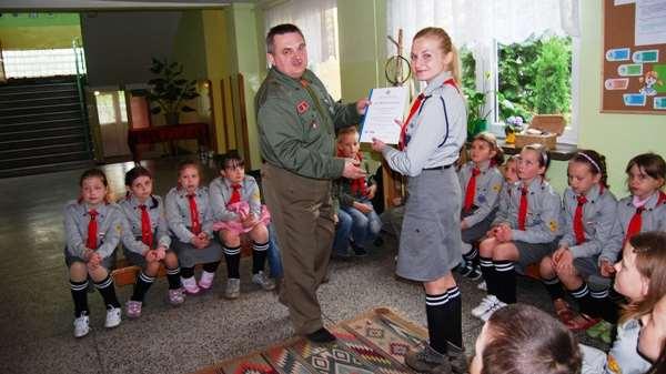 BYŁA TAKA GROMADA Była w Hufcu przez jakiś czas gromada zuchowa w Łaskarzewie, którą prowadziła Barbara