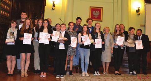 The winners received prizes (tablets, e-book readers, books, multimedia courses and language games) funded by the District Council of Nowy Sącz and the Macmillan Editing House.