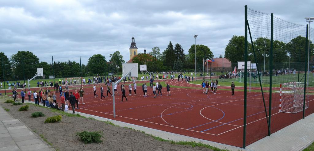 Wyjątkowy prezent samorządu Gminy Lubichowo dla dzieci i młodzieży Piękny dzień jakim jest Dzień Dziecka został wybrany jako najlepszy moment do uroczystego oddania do użytku