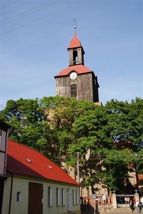 Dolsko Kościół św. Elżbiety Czachów Kościół pw. MB Częstochowskiej Kościół pw. św. Elżbiety usytuowano pośrodku wsi.