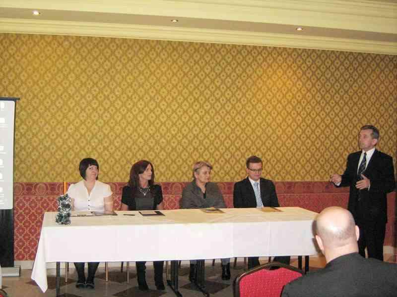 Z życia gminy Nr 50 10-16 grudnia 2010 r. Wczoraj, dziś i jutro na Ziemi Chełmskiej W dniu 10 grudnia 2010 r. w Chełmie odbyła się konferencja pt.
