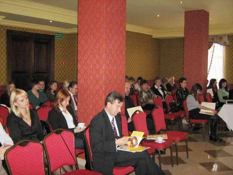W spotkaniu udział wzięli Pan Wiesław Radzięciak Wójt Gminy, Pan Stanisław Drogomirecki Przewodniczący Rady Gminy, Pani Jadwiga Lisowska i Pani Malwina Stańkowska - pracownicy Urzędu Gminy, wójtowie