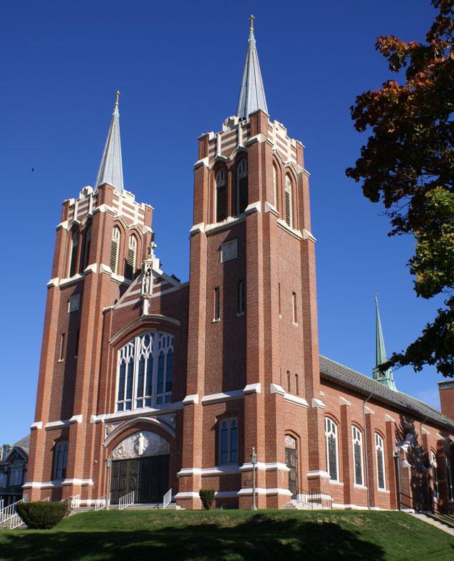 Within the context of our Polish - American religious and cultural heritage, we foster our tradition and aspire to personal growth in faith.