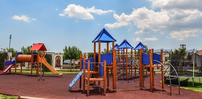 INFORMACJE Z RATAJ Powstanie Park Rataje Do lata 2018 roku ma być wykonany przez firmę Skanska Park Rataje. Realizuje ona to przedsięwzięcie na zlecenie Poznańskich Inwestycji Miejskich.