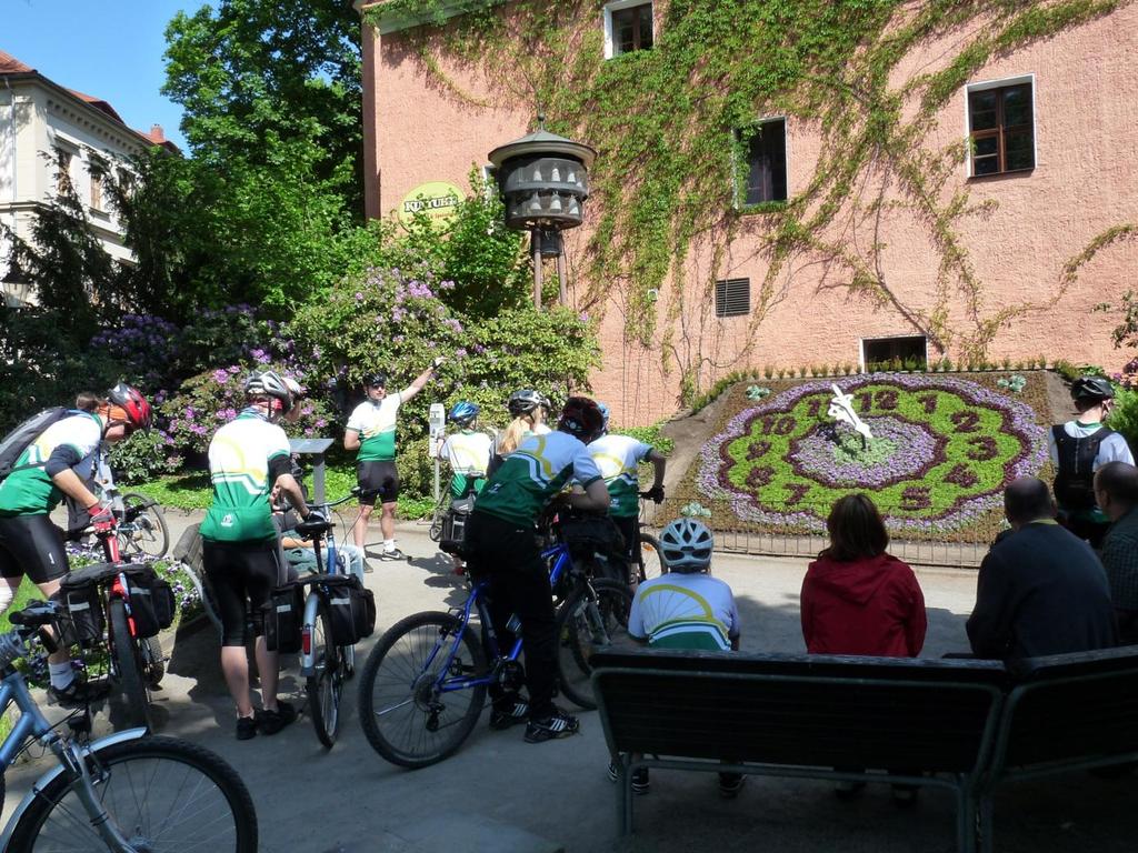 Zwiedzając miasto nie mogliśmy pominąć kwiatowego zegara,