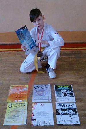 I miejsce - Natalia Przybylak II miejsce - Milena Surma III miejsce - Agata Wyparło W grupie chłopców I miejsce - Mateusz Trzósło II miejsce - Kacper Krawczyk III miejsce - Paweł Opielak Szkolny