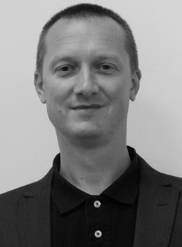 Swoją dotychczasową działalność naukową i zawodową związała z uczelnią macierzystą, w której w 2007 roku uzyskała stopień doktora nauk chemicznych.