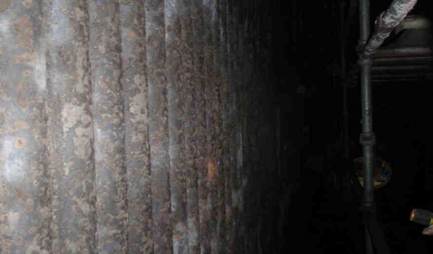 Ciśnienie Ciśnienie pary głównie decyduje o temperaturze materiału ścian komory paleniskowej - Korozja (spowodowana biomasą) materiału ścian komory paleniskowej zaczyna się od 450 o C.