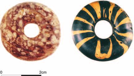 136 Maciej Karwowski Fig. 3. Glass ring-beads of Group 24 from Altenburg in Lower Austria (left) and Group 23 from Błonie in Poland (right).