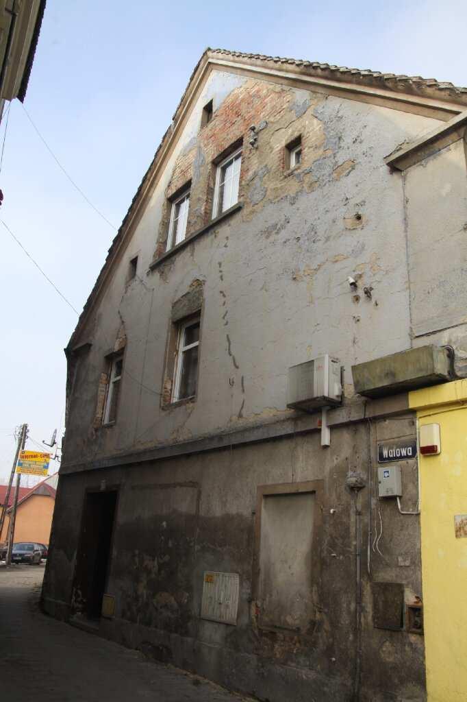 ZDEGRADOWANE BUDYNKI MIESZKALNE W CENTRUM MIASTA OBJĘTE GMINNA