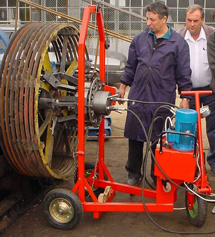 urządzenie wyposażone jest w mechanizm poziomego pozycjonowania ramion ściągających.