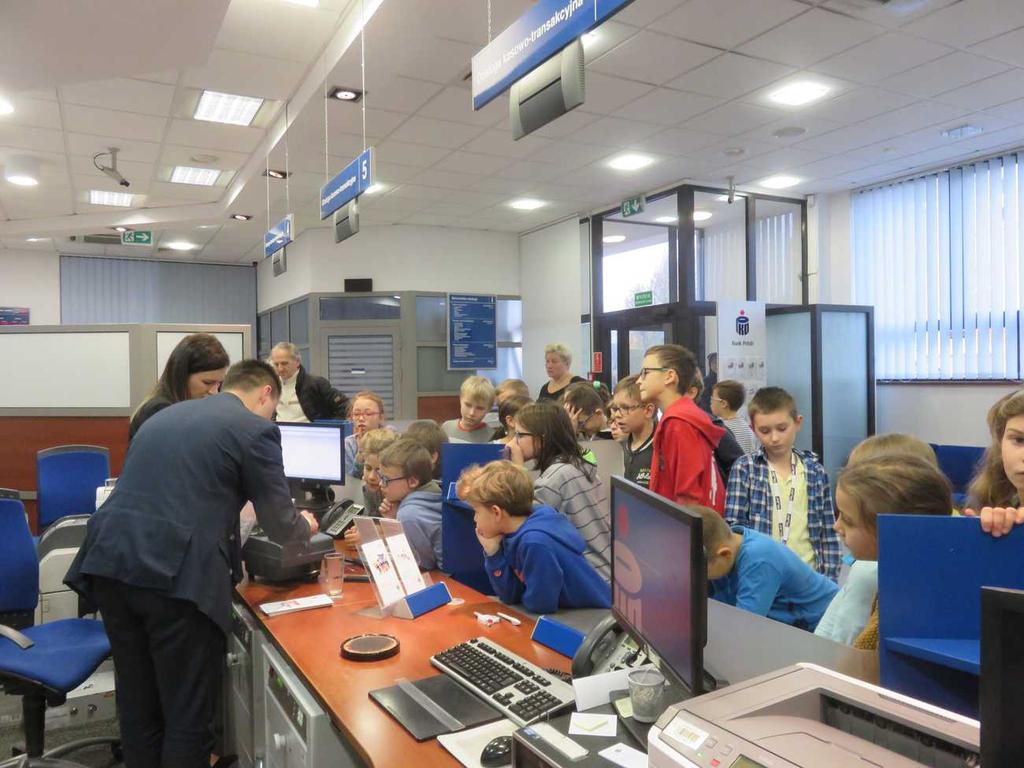 zainteresowania związane z produktami bankowymi oraz rozwinęły umiejętności w zakresie oszczędzania,