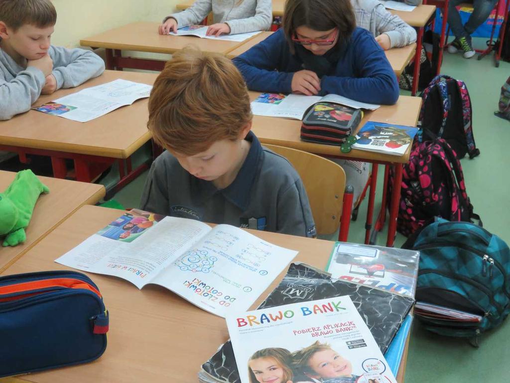 załatwiać kredyty, otwierać rachunki oszczędnościowe i zakładać lokaty.