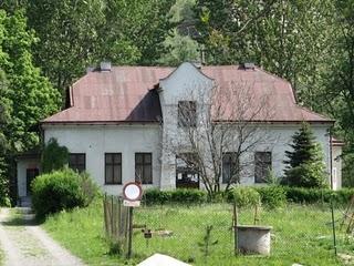 w czasie wolnym jak również prowadzenie działalności kulturalno oświatowej na rzecz miejscowego środowiska.