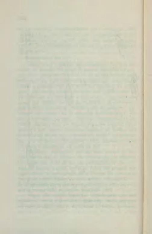 168 się nam tłukł po burtach, łańcuch tarł o sztabę lub o watersztag i t. p. Żeby temu zapobiec, wypuszczamy z rufy dryfkotwę (jak na rys. 82, tylko sam kadłub obrócony o 180 ).
