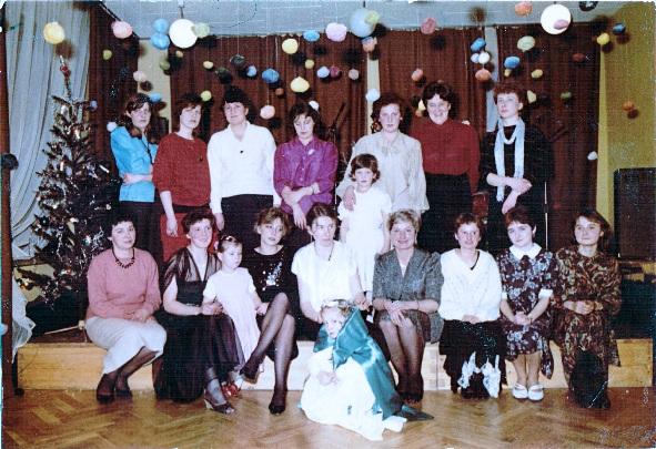 V roku 1989 mala limanowská knižnica 6 oddelení: oddelenie nadobúdania a spracovania knižničných fondov, oddelenie sprístupňovania (požičovňa pre dospelých), informačno-bibliografické oddelenie