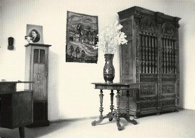 v Sowlinách, Męcine, Kanine, Nowom Rybí, Pisarzowej, Siekierczyne a v Starej Wsi) a 69 požičovní kníh (punkty biblioteczne).