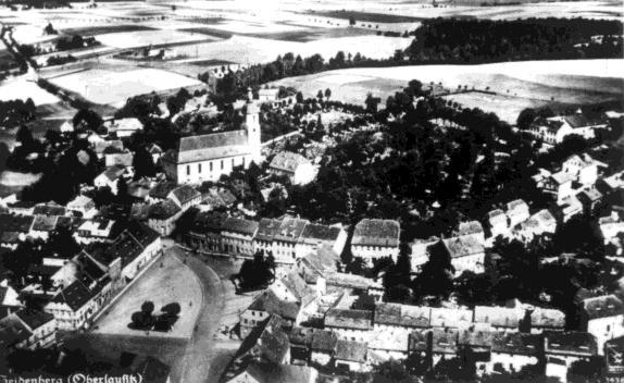 Historia szkoły w Zawidowie sięga XIVw. Z dokumentów 1397 roku wynika, że już w tym czasie istniała tu szkoła elementarna. Na Górnych Łużycach jedynie miasta posiadały w średniowieczu szkoły.
