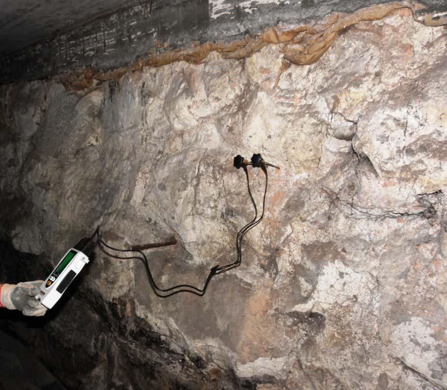 Badania wilgotności zaprawy w ścianach murowanych z kamienia Uśrednione wartości Parametry zewnętrzne w pomieszczeniach Temperatura powietrza 20,7 C Wilgotność powietrza 54,2% Temperatura punktu rosy