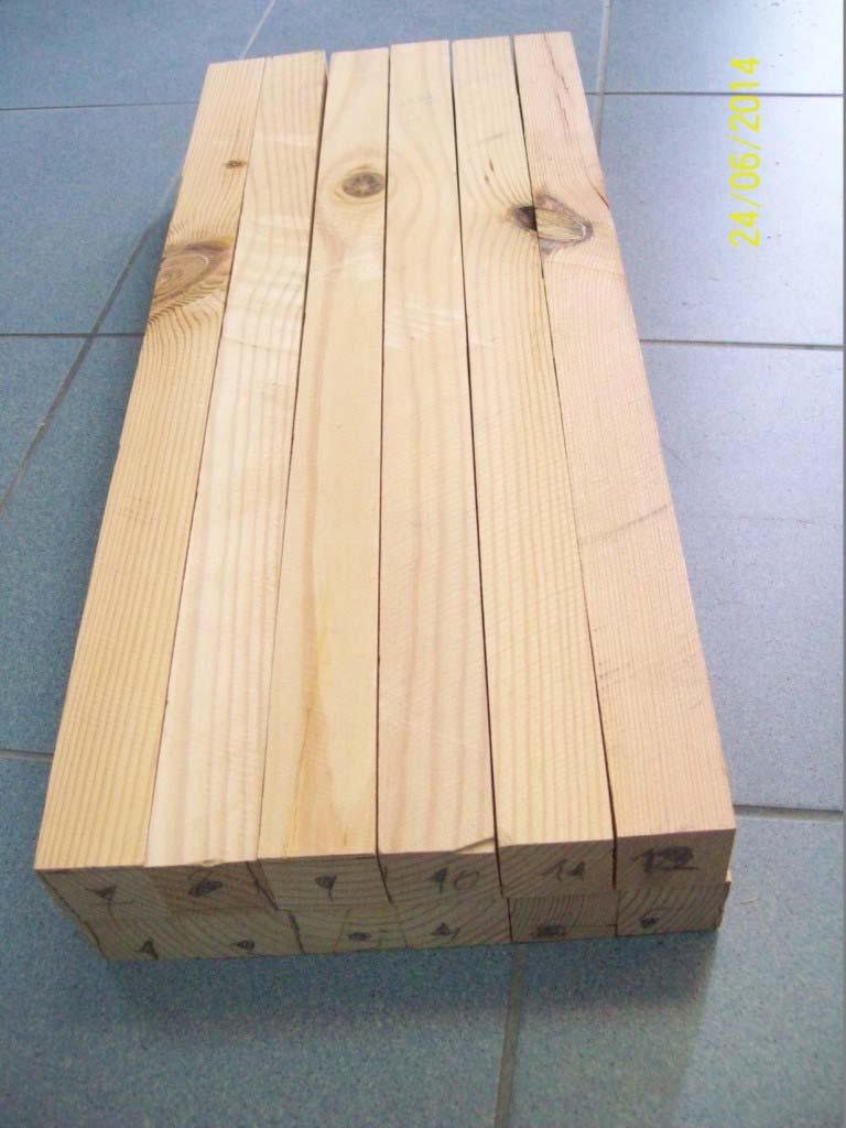 Fot. 2 Próbki o wymiarach 40 x 40 x 600 mm do badania wytrzymałości drewna na zginanie statyczne i określenie współczynnika sprężystości podłużnej przy zginaniu statycznym Badania wytrzymałościowe