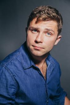obsada Andrzej Popiel aktor spektaklu Casting. Poczekalnia rocznik 1990. Z pochodzenia Krakus, ale polubił Warszawę.
