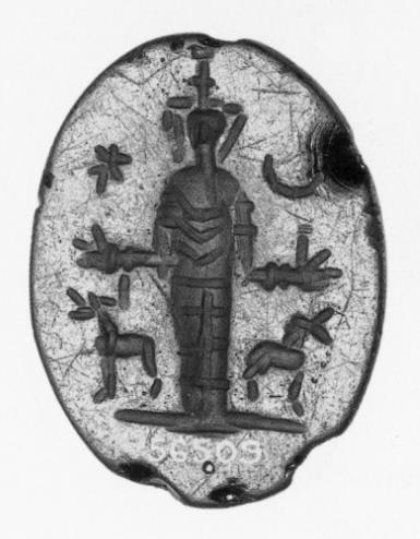 Inne dowody archeologiczne poświadczające magię w Efezie: 1. Trzy napisy z przekleństwami. W jednym przywołuje się Artemidę z prośbą, by przeklęła wrogą osobę. 2. Fragment mówiący o magu (gr.