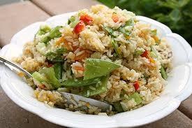 Rice Salad Nikola Deptuch, Va 200 g rice 250 g mayonnaise 300 g pickles 400 g chicken fillet 300 g canned corn Spices - traditional Polish-style marinade Sunflower oil Cook rice and set aside to cool.