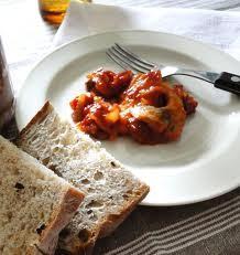 Herring Salad Klaudia Spisak, VIb 40 grams pickled herring 6 onions oil 2 bay leaves 4 grains allspice 3 tablespoons sugar 2 tablespoons tomato paste Chop onions and then put them in a pan of hot oil.