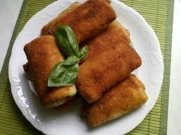Croquettes with meat Aleksandra Piszczek, Vb Stuffing: 1kg beef 1 onion 1 egg 2 garlic cloves bread crumbs 1 egg to bread oil to fry salt and pepper Pancakes: 6 spoons flour 1 egg 0,5 l milk salt 1