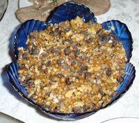 Kutia Klaudia Spisak, VIb 1 cup wheat grains 1 cup poppy seeds 1/2 cup granulated sugar (or to taste) almond flavouring 4 tablespoons honey 5 grams raisins 5 g almonds 1/2 cup sweet cream Clean up