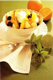 Fruit salad Martyna Chrzan, Vb 2-3 bananas 2-3 apples 20 dag pineapple 2-3 big peaches 20 dag walnuts or hazelnuts 2-3 tablespoons of natural yoghurt sugar Wash all fruits.