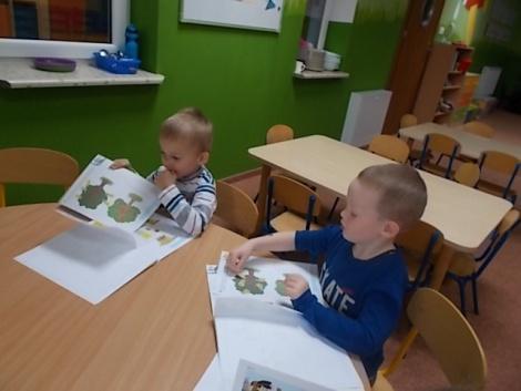 Miesiąc październik był dla nas pełen wrażeń. Obfitował w szereg ciekawych wydarzeń. Jednym z nich było uroczyste Pasowanie na Przedszkolaka.