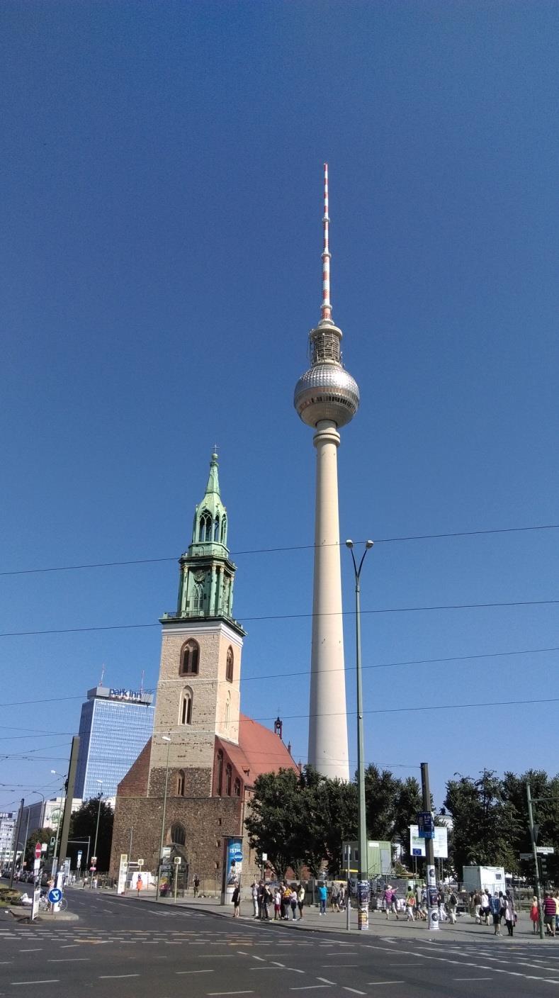 BERLINER FERNSEHTURM/ WIEŻA ALEXA Wieża telewizyjna na terenie Berlina Wschodniego w NRD. Oddana do użytku 3 października 1969.