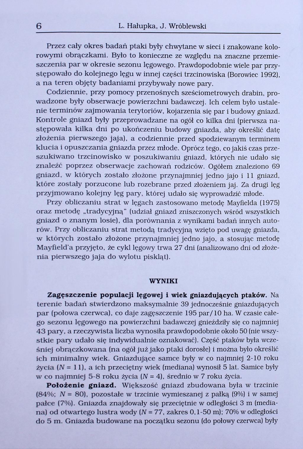 6 L. Hałupka, J. Wróblewski Przez cały okres badań ptaki były chwytane w sieci i znakowane kolorowymi obrączkami.