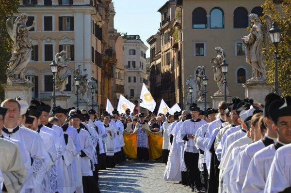 Paix Liturgique BENEDYKT XVI KIERUJE DO LUDU SUMMORUM PONTIFICUM PRZYJACIELSKIE POZDROWIENIE List 47 Trzecia międzynarodowa pielgrzymka do Rzymu ludu Summorum Pontificum, która odbyła się pod koniec