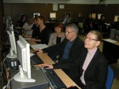 Wdrożenie systemu informatycznego do e-oceniania 11 Wnioski z przeprowadzonej sesji e-oceniania Ogólnopolskie ocenianie i centralna koordynacja ocenianiem zmniejsza efekt egzaminatorów.