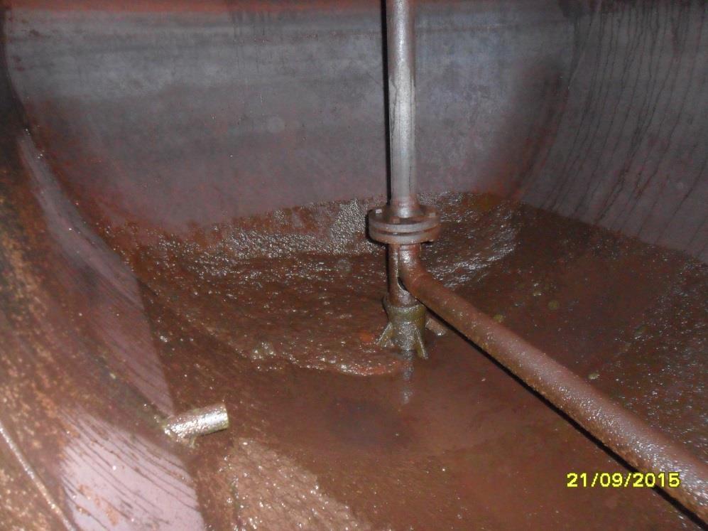 Aparaty pomocnicze wnętrze zbiornika wody kotłowej przed czyszczeniem wnętrze zbiornika kondensatu po